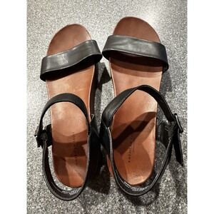 American Eagle Size 10 Black Wedge Strap EUC